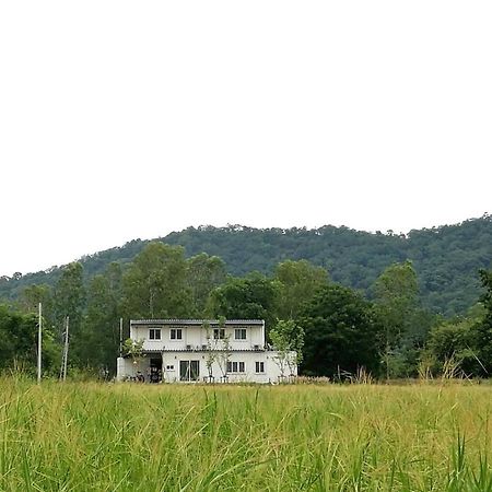 บ้าน Guh Uthai Thani Eksteriør bilde